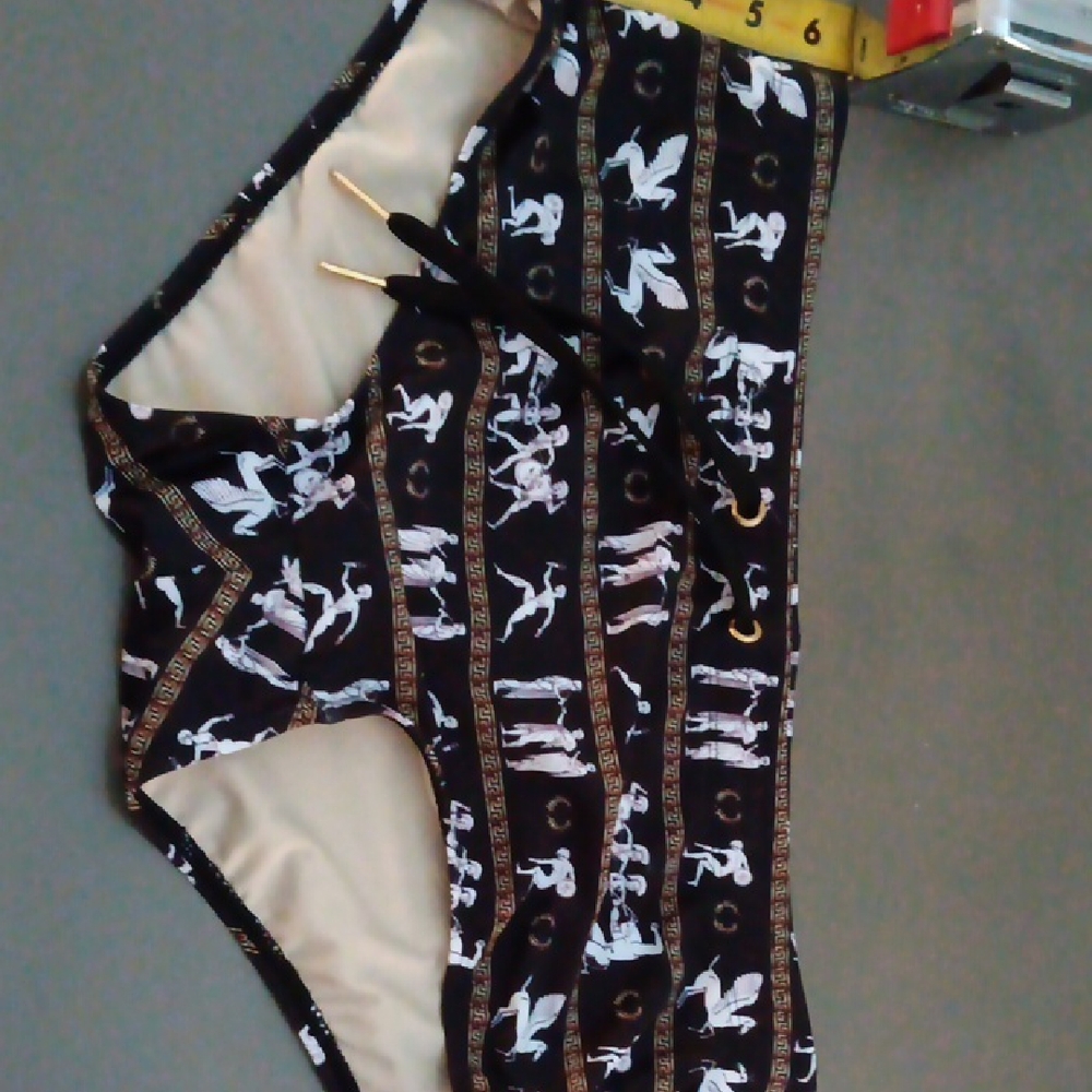 Skull and Bones Classic Roman Figures men swim trunks size Medium